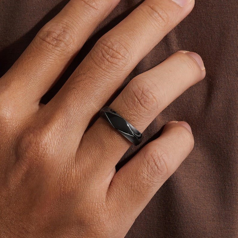 Black rhodium 925 sterling silver engraved message ring worn by man | Mrs Gift