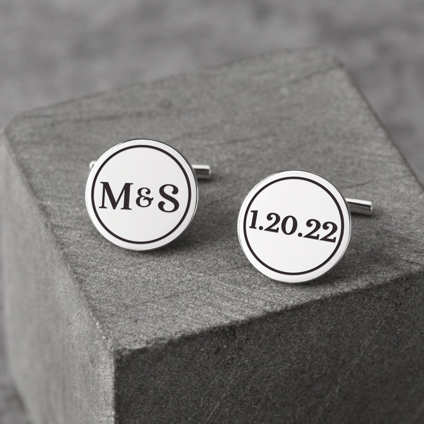 Personalized cufflinks with monogram in gift box – silver finish | Mrs Gift