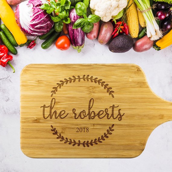 Personalized bamboo cutting board for housewarming gift with fresh vegetables | Mrs Gift