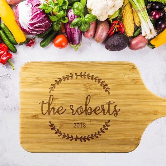 Personalized bamboo cutting board for housewarming gift with fresh vegetables | Mrs Gift